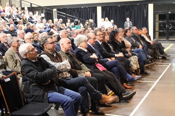 Les personnalités officielles assises au premier rang