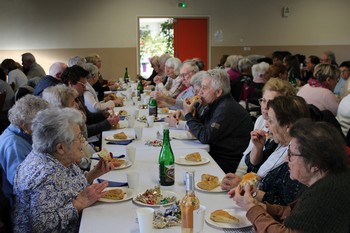 Les séniors mangent la galette