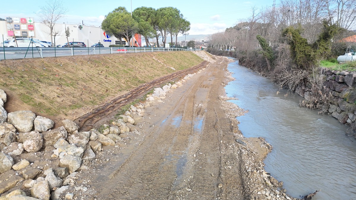 Restauration des berges de la zone commerciale du Plan